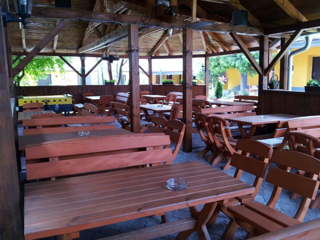 Guesthouse Zuzana Spacince Luaran gambar