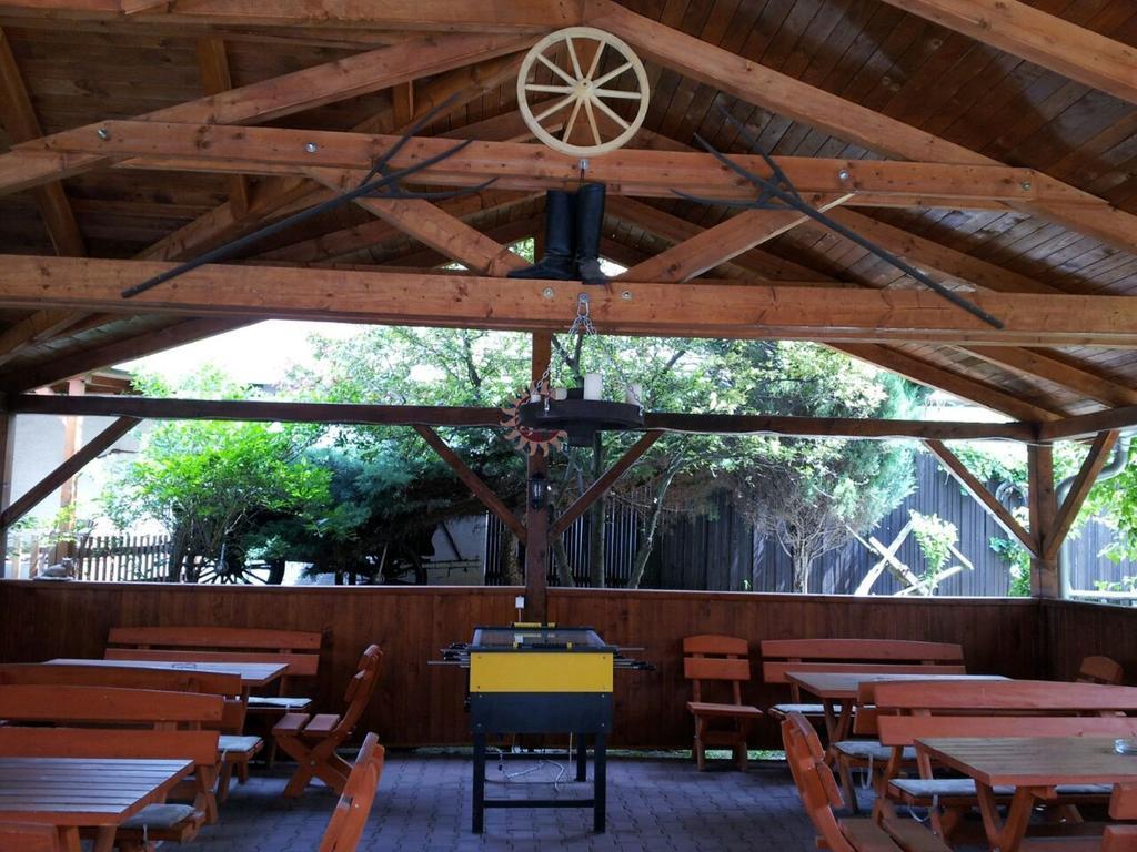 Guesthouse Zuzana Spacince Luaran gambar