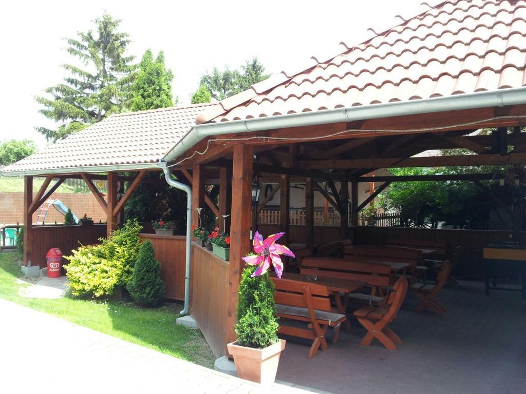 Guesthouse Zuzana Spacince Luaran gambar