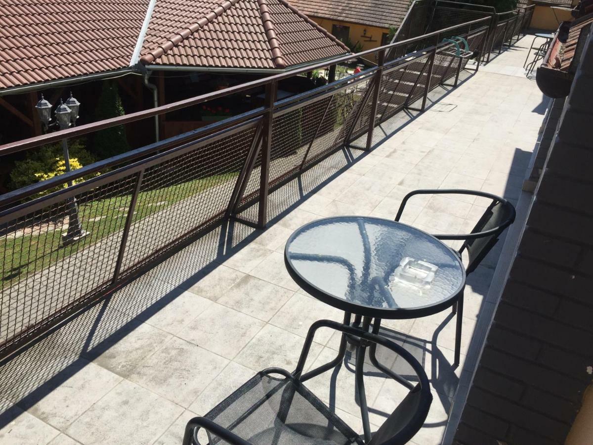 Guesthouse Zuzana Spacince Luaran gambar