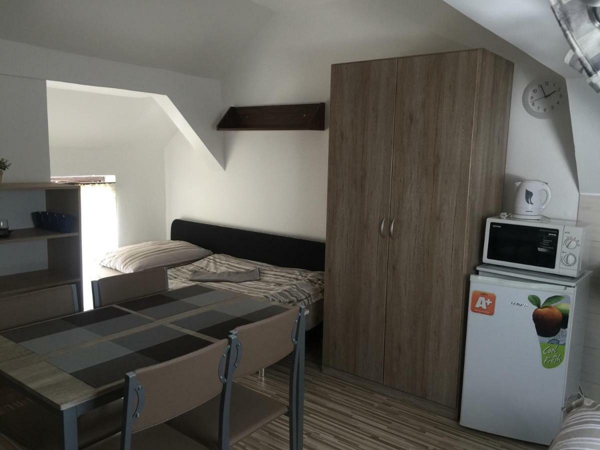Guesthouse Zuzana Spacince Luaran gambar