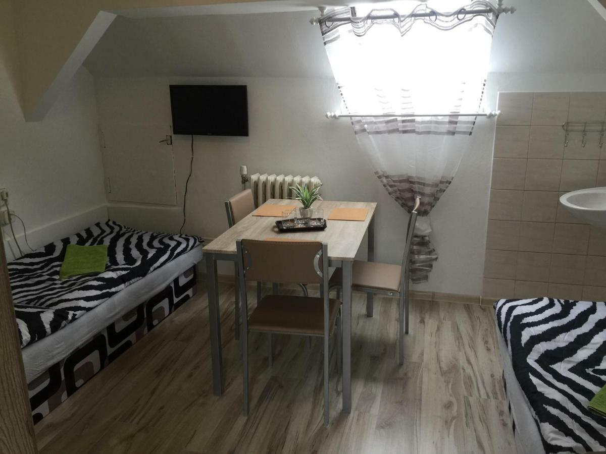 Guesthouse Zuzana Spacince Luaran gambar